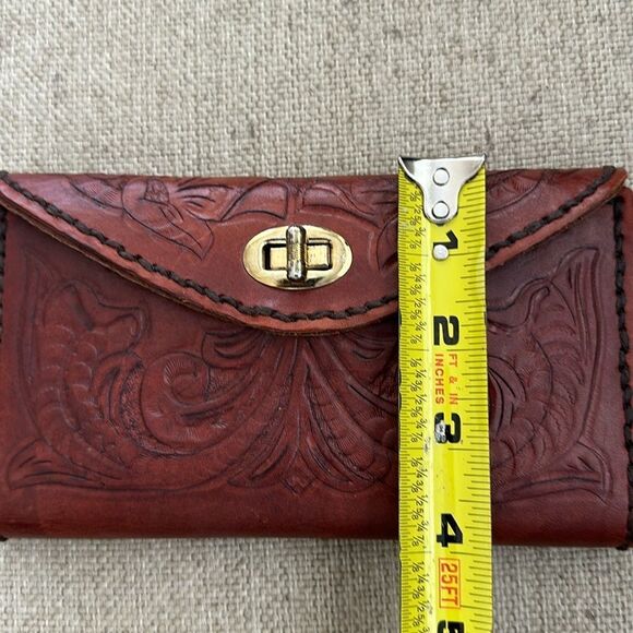 Vintage Floral Tooled Leather Wallet - Picture 11 of 11